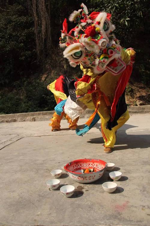 湖北南漳荆山舞麒麟抢福符现场