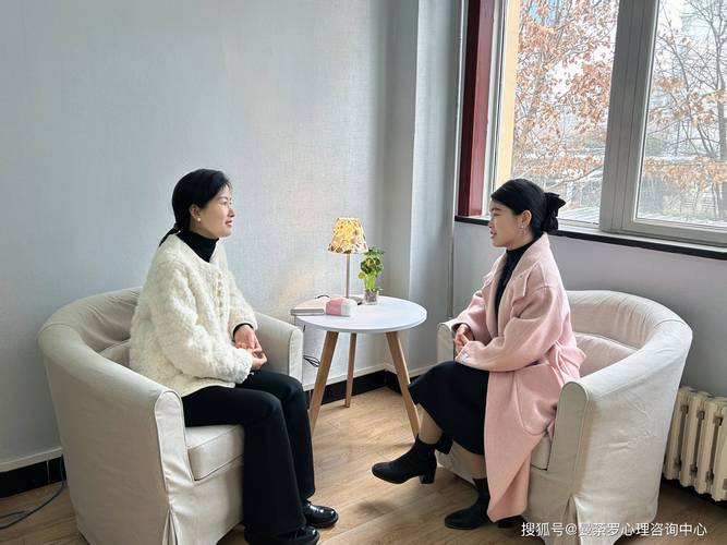 离婚心理辅导线下咨询沟通场景图