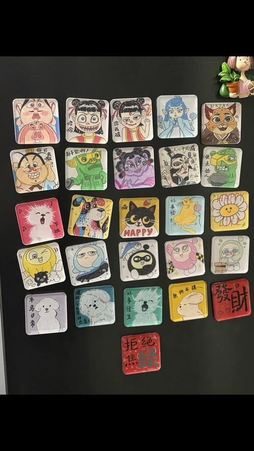 冰箱门上贴满孩子的涂鸦情书