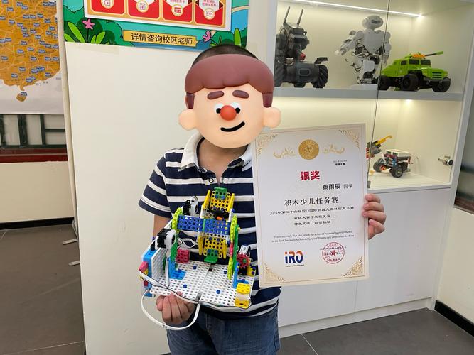 小学生展示编程作品成长展览