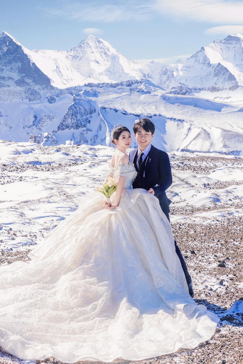 雪山婚纱赤脚