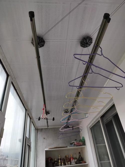手摇升降晾衣架阳台安装实景图