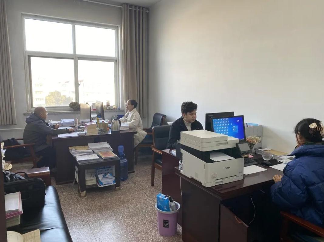 公益诉讼案件证据整理办公场景