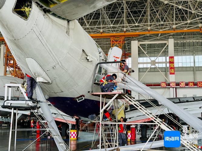 航空维修人机协同机身检测现场