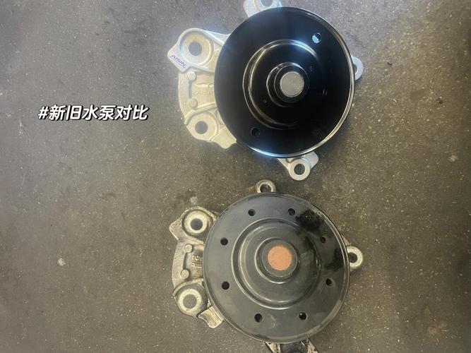 加自来水腐蚀与正规防冻液的汽车水泵叶轮对比图