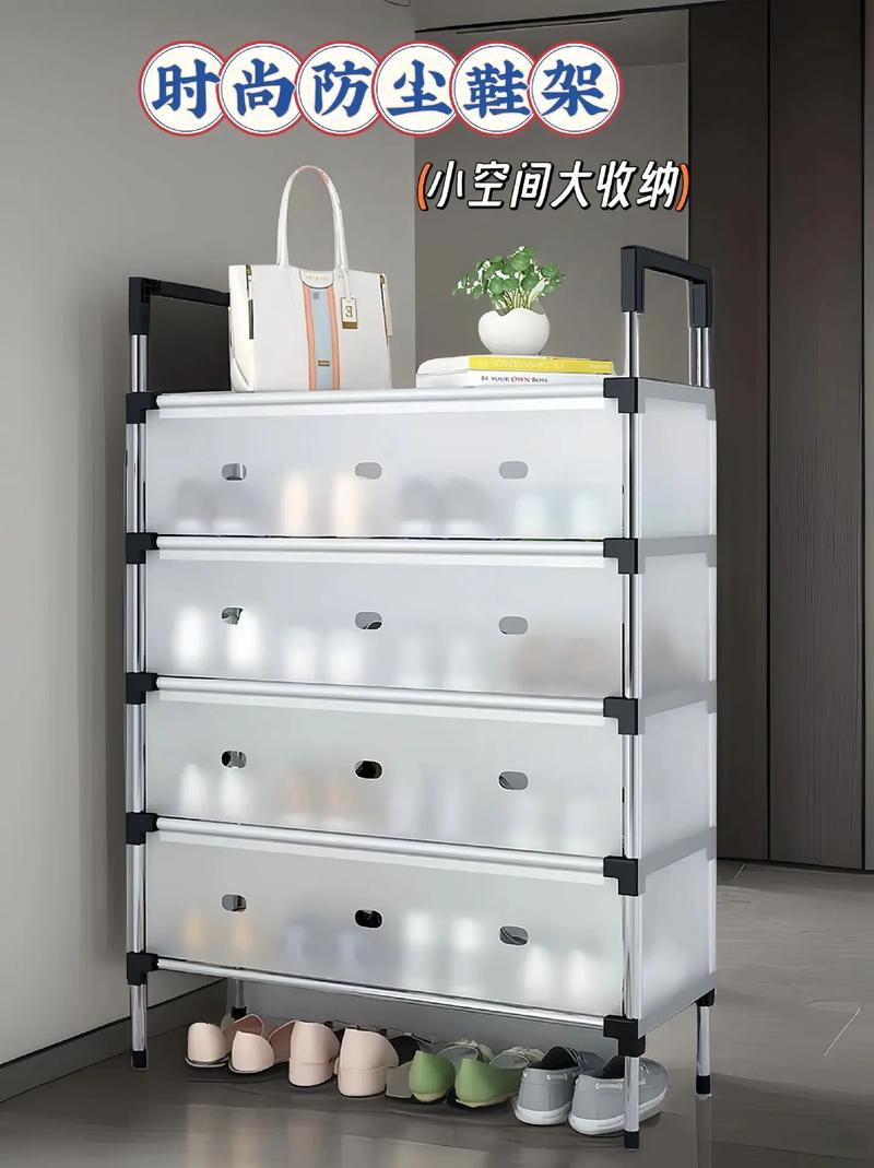 鞋履防尘收纳袋挂放在开放鞋柜中的场景