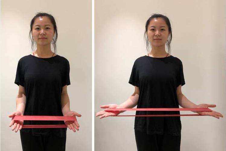 新手弹力绳站姿肩外展动作示范