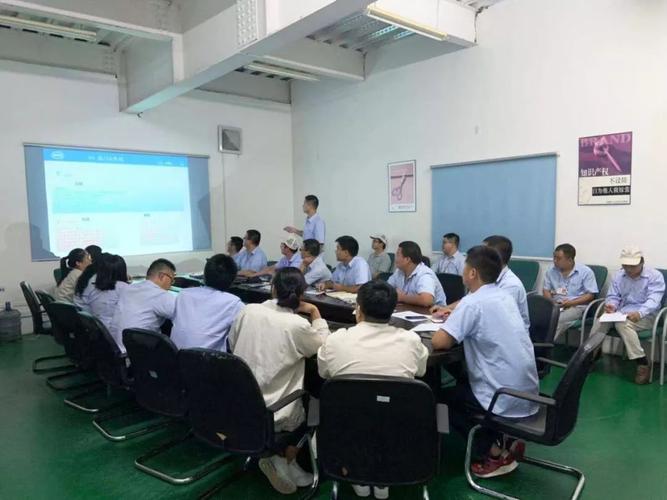 制造车间FMEA团队现场分析讨论会