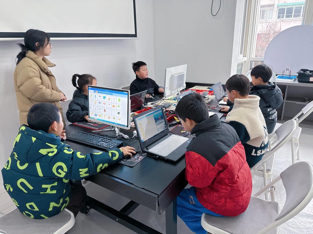 少儿编程课堂scratch教学场景混乱