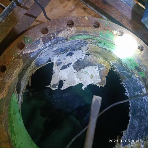 工业废水处理设备罐体开裂维修现场