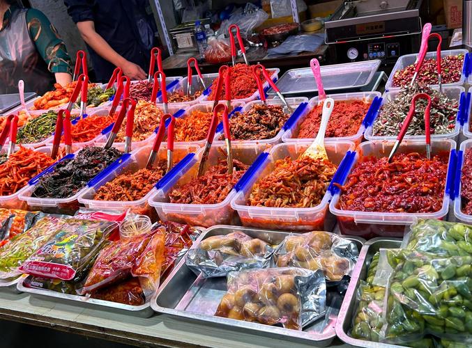 延吉水上市场泡菜摊