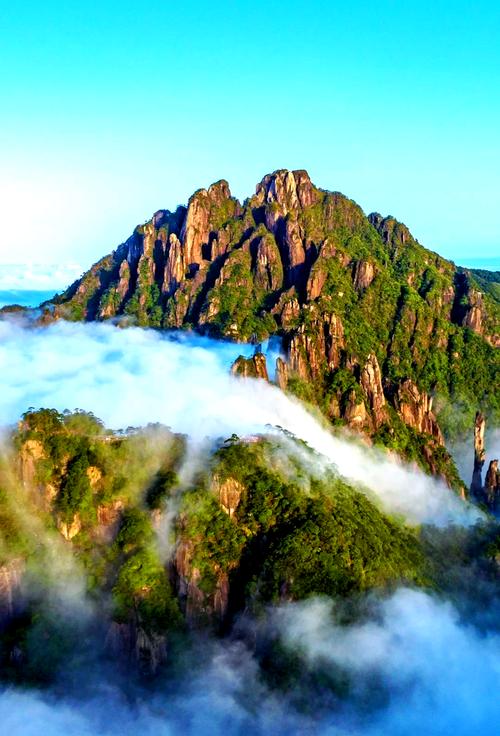 南漳荆山三清山秋日云海山景