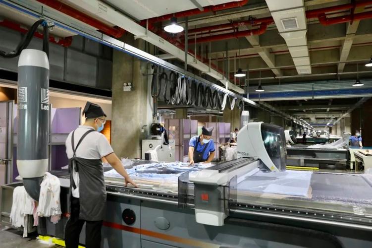 门后身高线工厂自动化裁切加工实拍