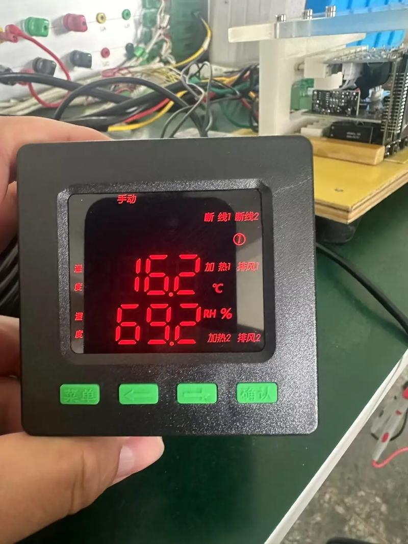 工业风扇智能控制面板温湿度显示