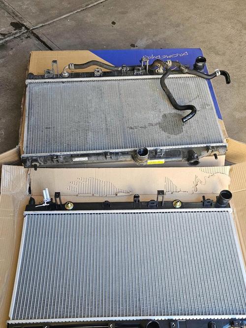 汽车散热器盖老化裂纹实拍