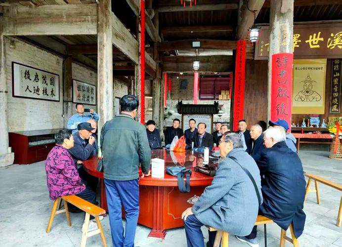 南溪古寨金氏宗祠青石板门槛与铜烟杆老人