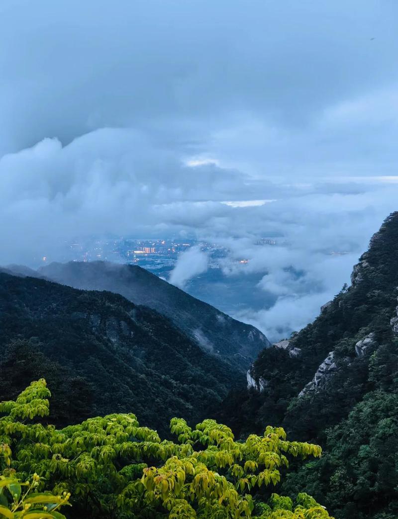 庐山含鄱口云雾鄱阳湖远景