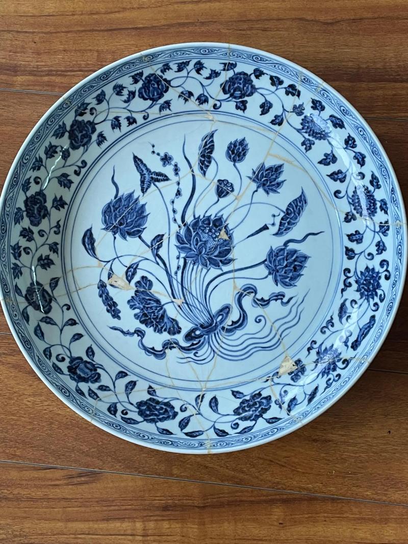 明代莲花纹青花瓷盘高清博物馆藏品