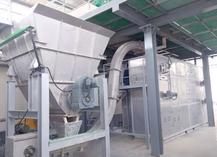 工业污泥干化机内部粘稠物料输送场景