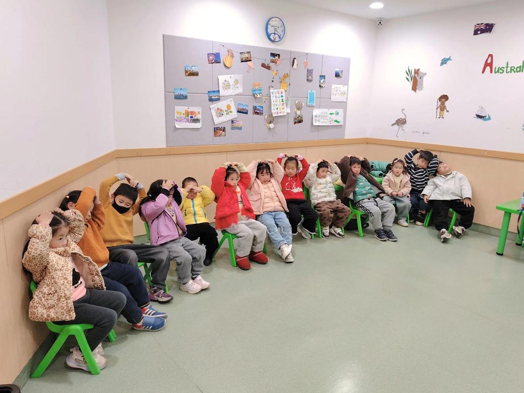 孩子课堂注意力分散实景