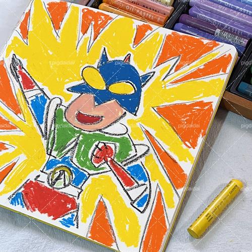 小男孩拿蜡笔在客厅墙面上画带蘑菇岗哨的奥特曼