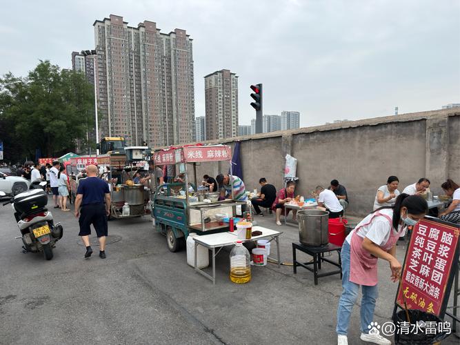 街头早餐摊日常消费场景