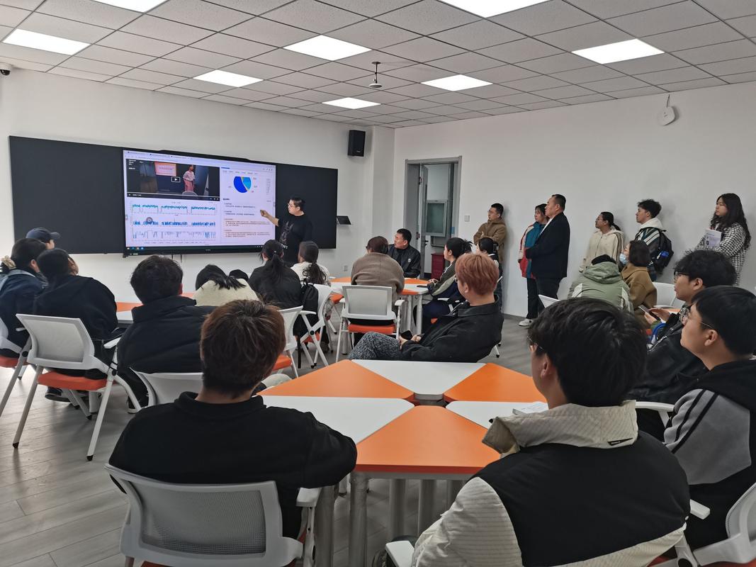 职场软技能培训课堂 学员进行冲突模拟演练