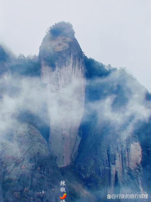 湖南邵阳崀山辣椒峰丹霞晨雾景观