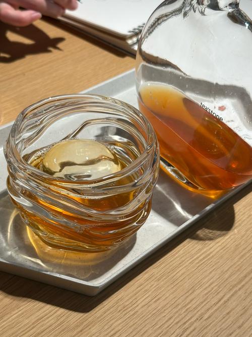 带纳米疏水涂层的奶茶杯套盛冰饮
