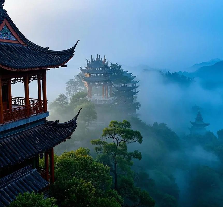 深山古亭远眺云雾
