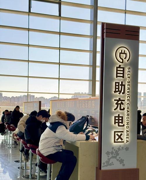 充电站里,不止有开电动车的人