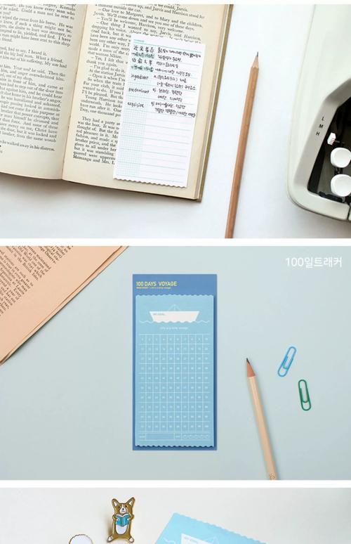 学生书桌上贴着具体任务动作指令的便签纸