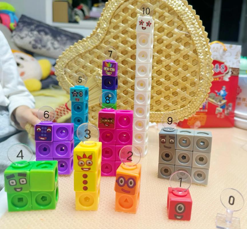 孩子玩数字积木