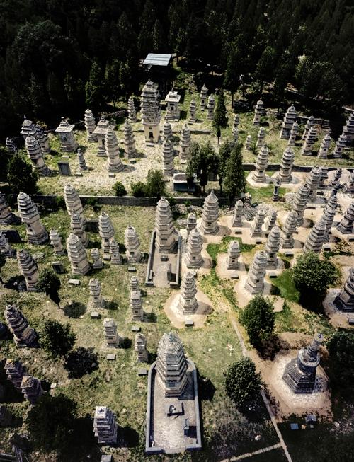 嵩山少林寺塔林历代古塔全景