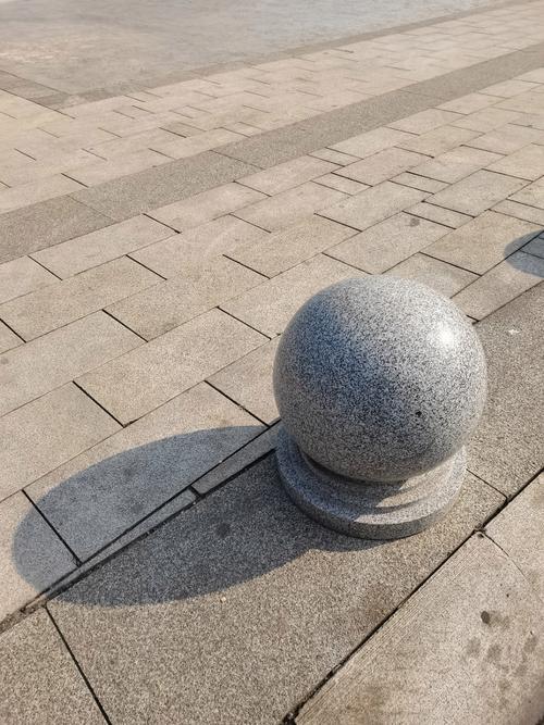 石墩上的半个冬天