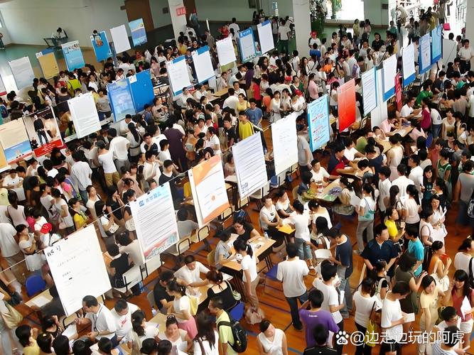 大学生面对热门专业就业困境