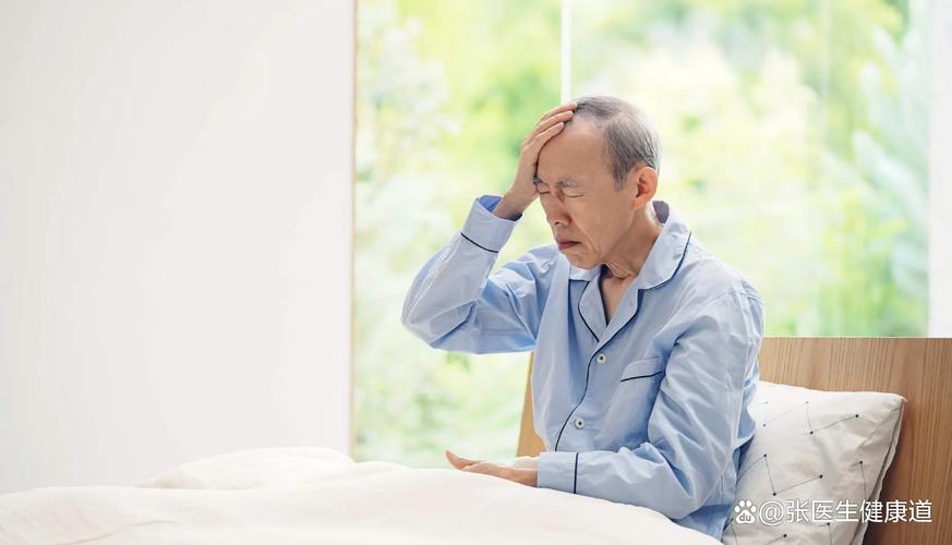低血压人群晨起眩晕场景图