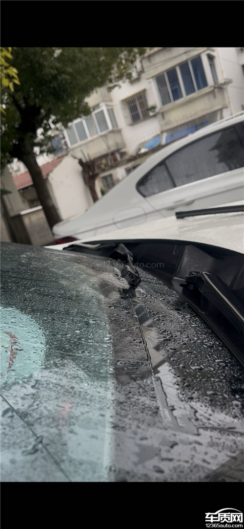 汽车风挡偏斜雨刮臂故障实拍
