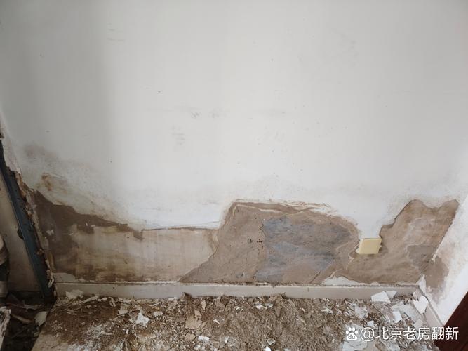 老房翻新墙面石膏板螺丝处泛黄闪锈实拍