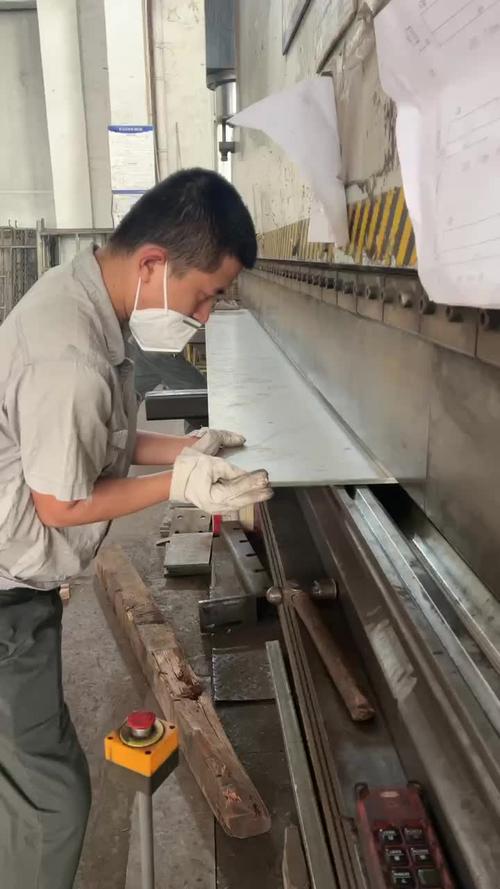 折弯工艺实操避坑：从回弹补偿到模具选型的落地经验
