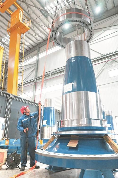 重型风电主轴锻造加工现场