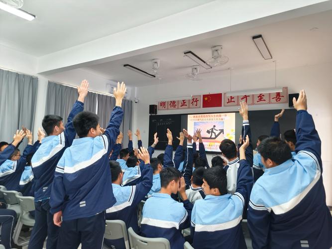 别逼学生举手,先把台阶递到脚边