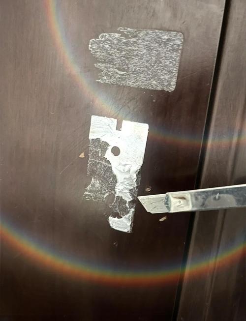撕掉后无残胶的门后身高线实拍图