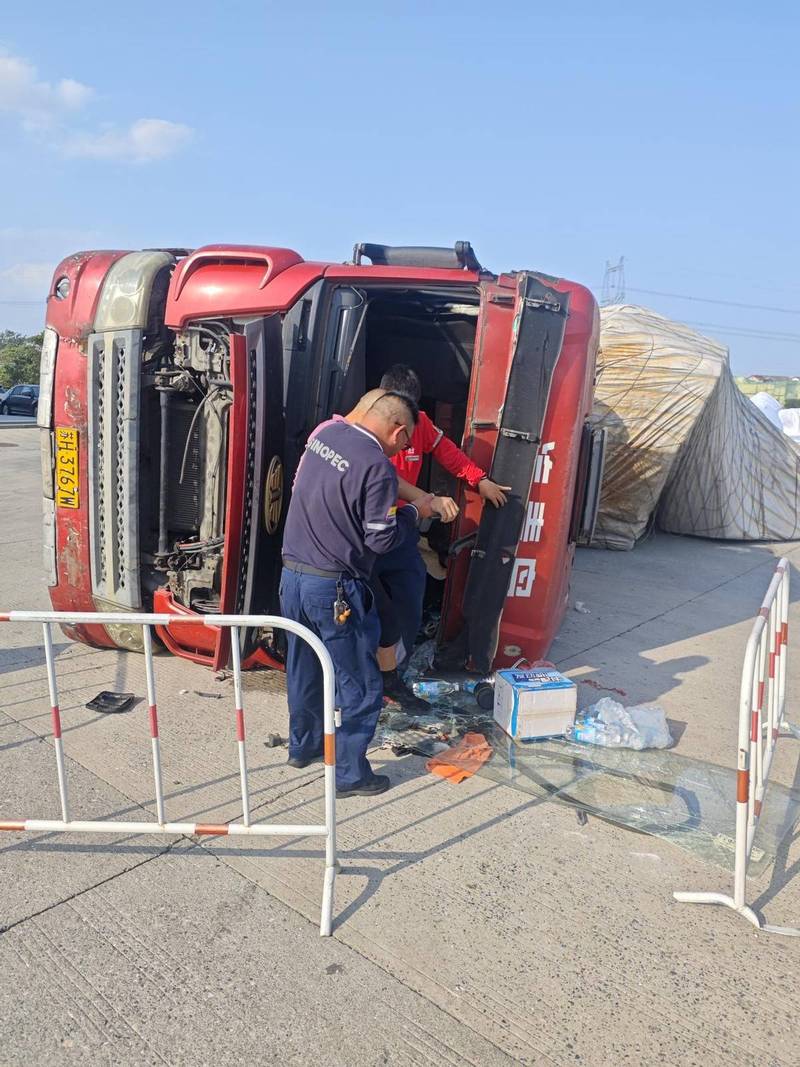公路货运货车侧翻现场理赔勘查