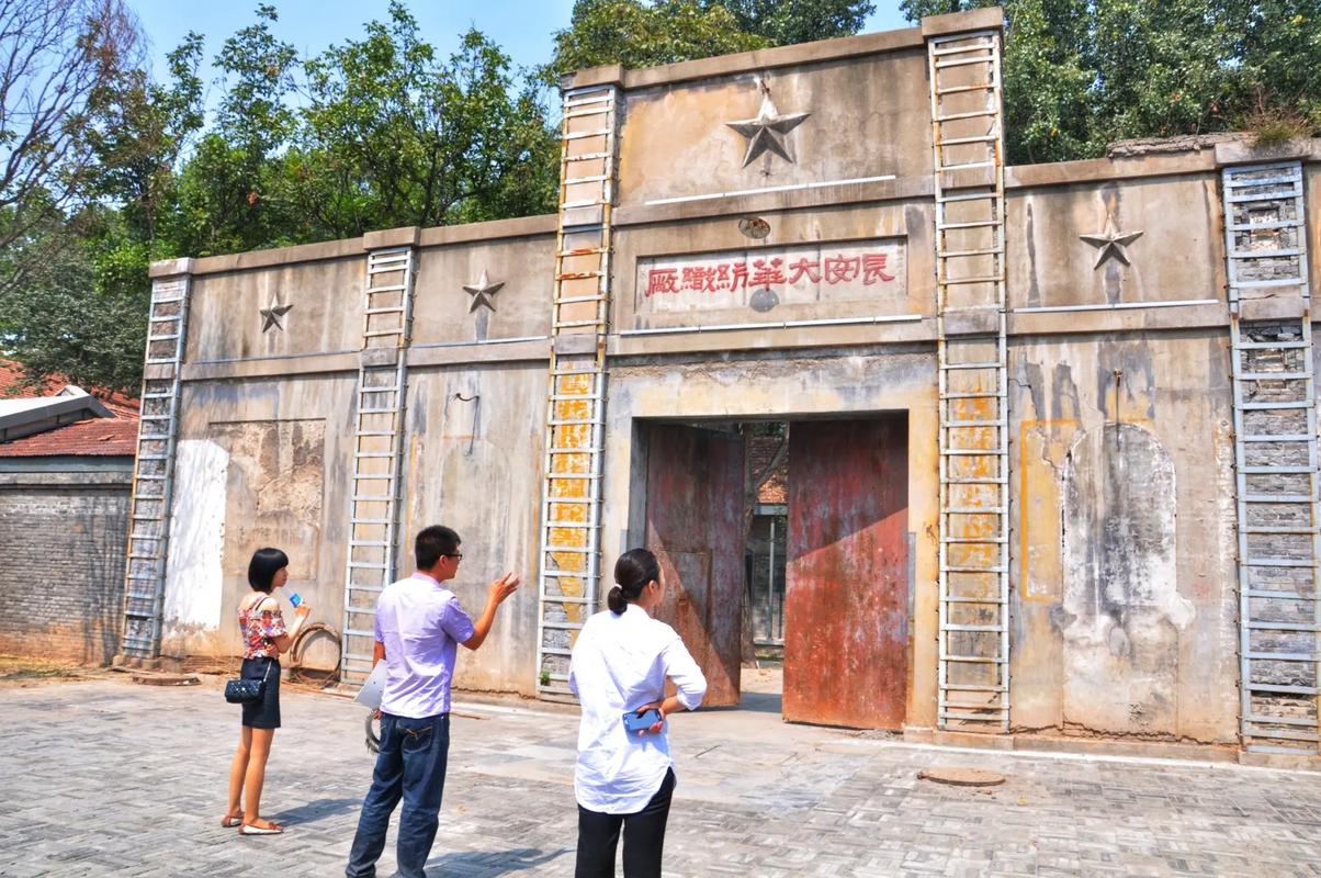旧纺织厂房改造的童年收藏馆入口