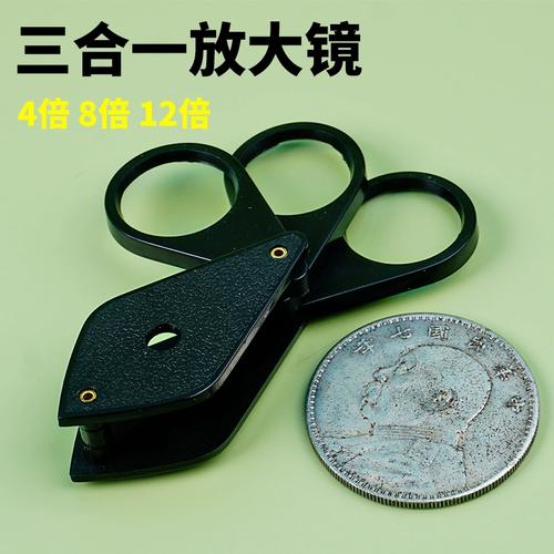 儿童用放大镜观察工业零件