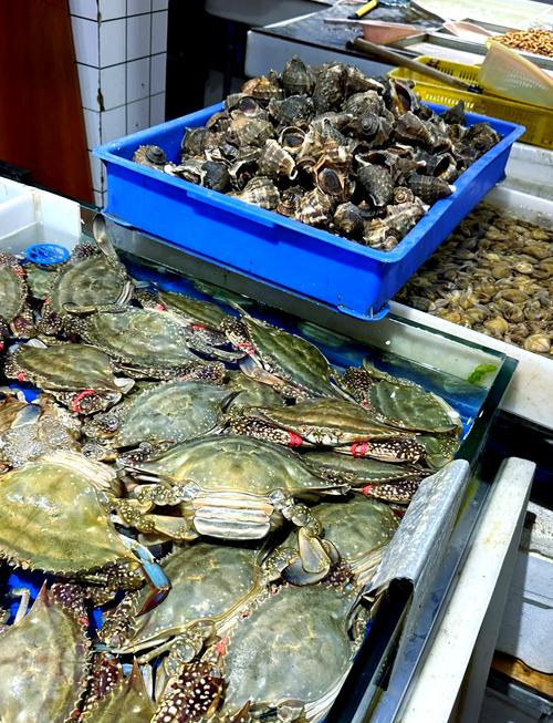 海鲜市场鲜活海蟹摊位实拍