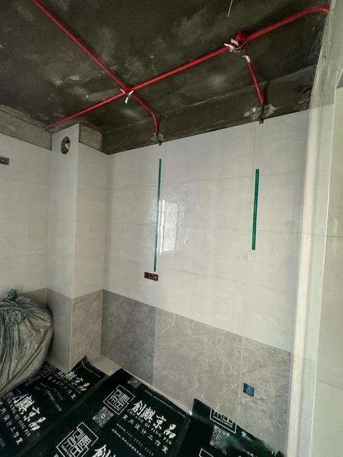 厨房橱柜背面贴杂砖施工现场图
