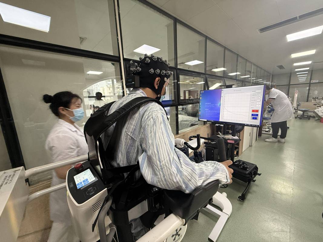 临床医用脑机接口人体试验场景图