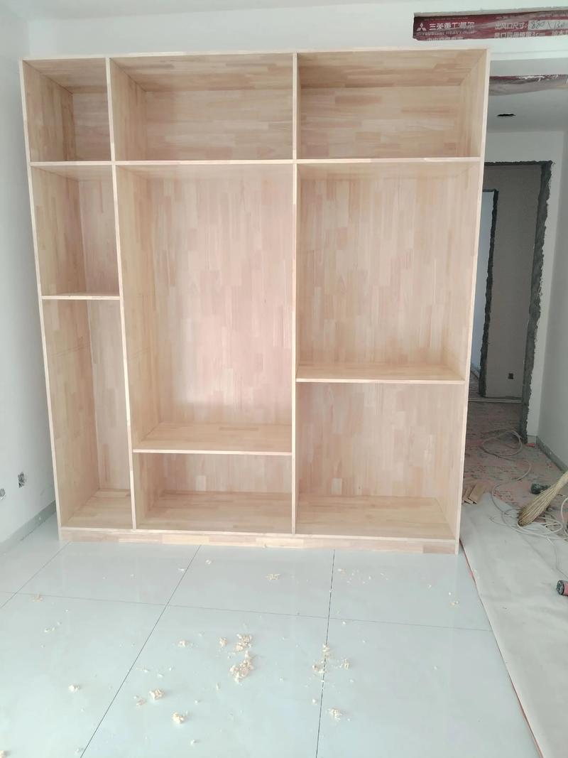 木工现场制作衣柜板材截面